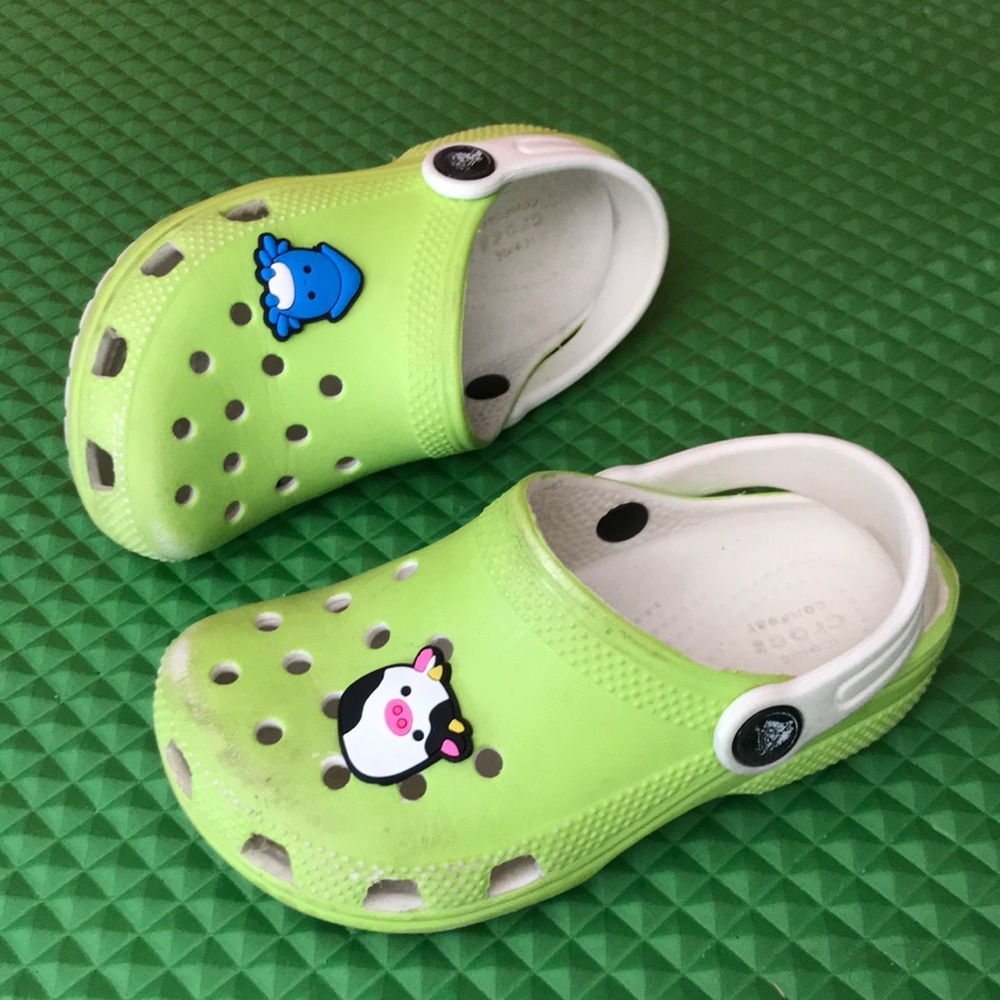 CROCS Unisex Classic Green Clogs | 10